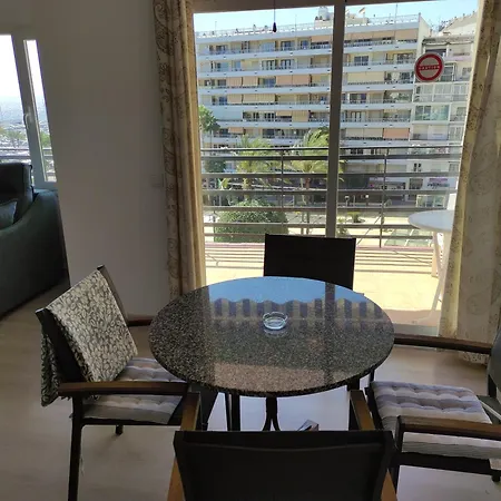 In First Line Apto 5-2 Апартаменти *