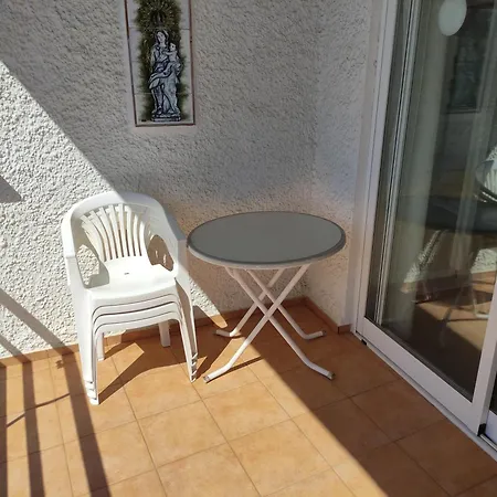 In First Line Apto 5-2