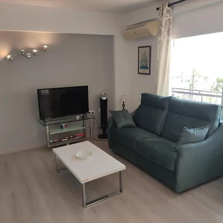 In First Line Apto 5-2