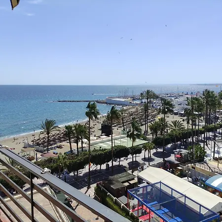 In First Line Apto 5-2 Marbella